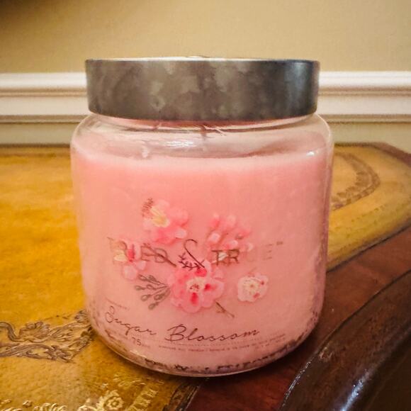 Tried & True Sugar Blossom Light Pink 15.5 oz. Soy Jar Candle NEW - Picture 2 of 8